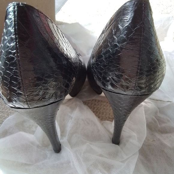 NWB!! Kathryn Amberleigh Snakeskin Embossed Pump. - Picture 4 of 6